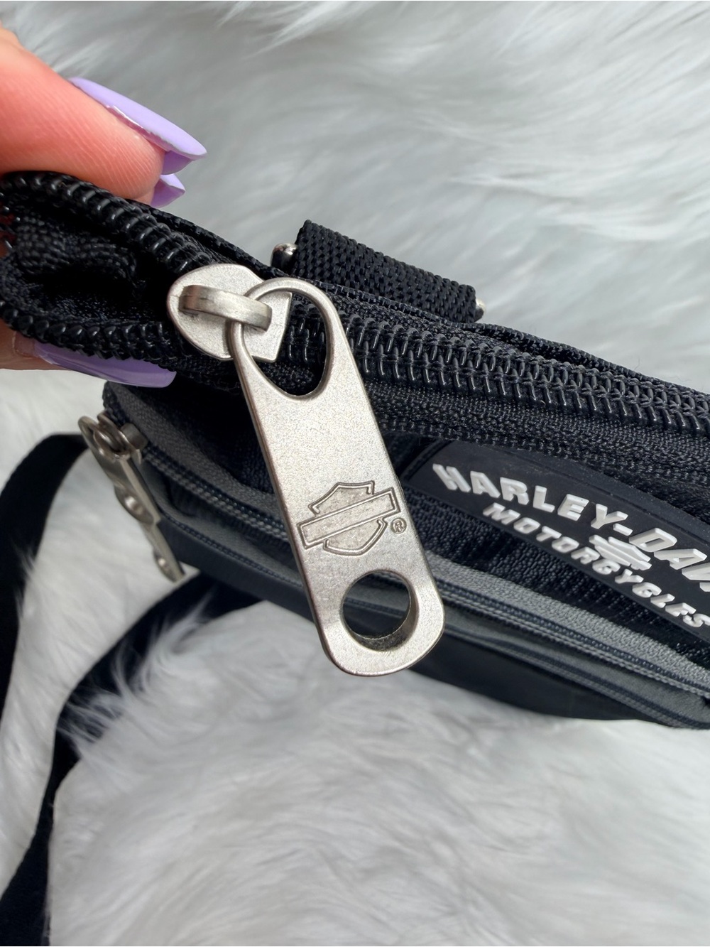 Harley-Davidson Black Nylon Crossbody Belt Bag with Gray Trim - Picture 5 of 6